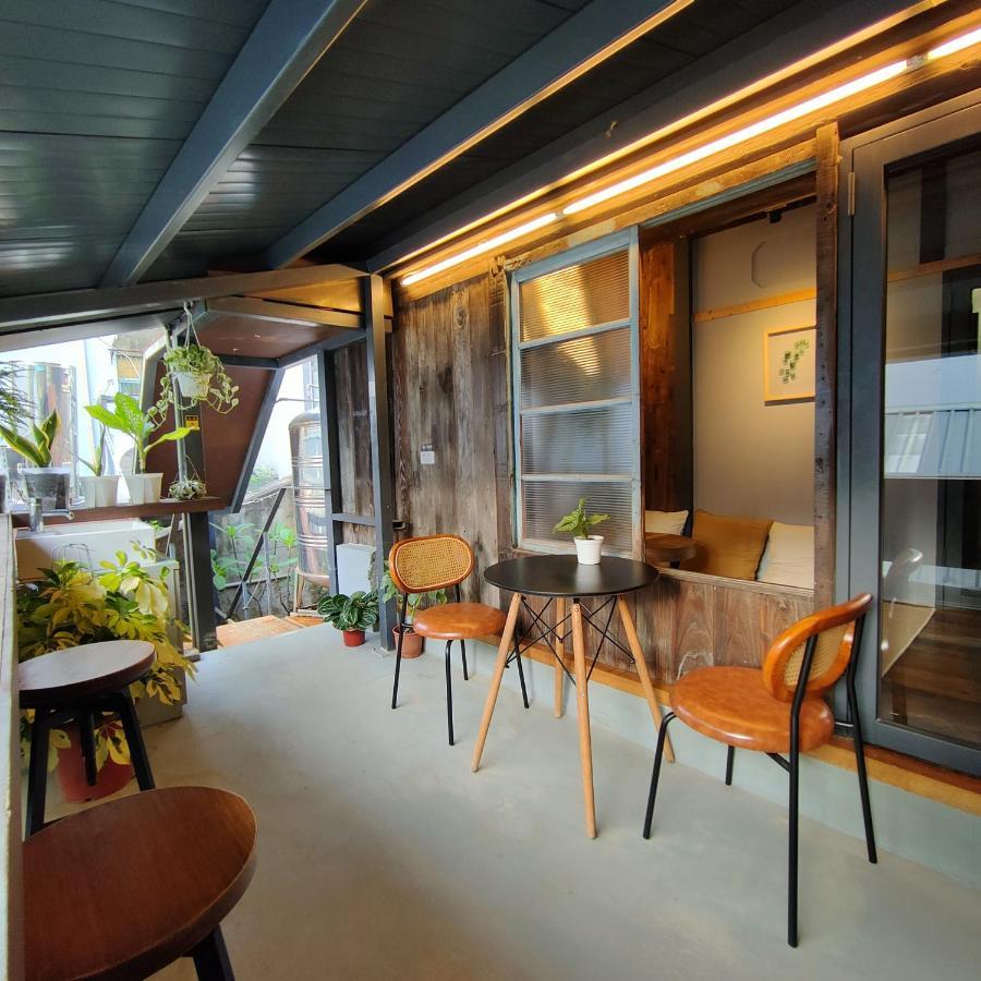 Jerry'S Mazehut Hostel ไถหนาน ภายนอก รูปภาพ