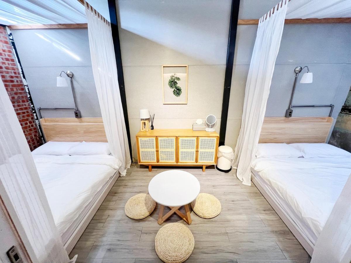 Jerry'S Mazehut Hostel ไถหนาน ภายนอก รูปภาพ